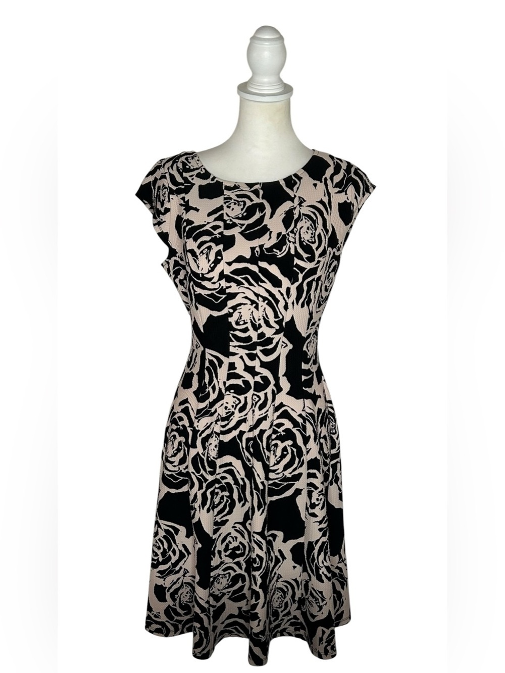 Elle Fit & Flare Black Blush Floral EUC Midi Dress Sz S Garden Party Classic